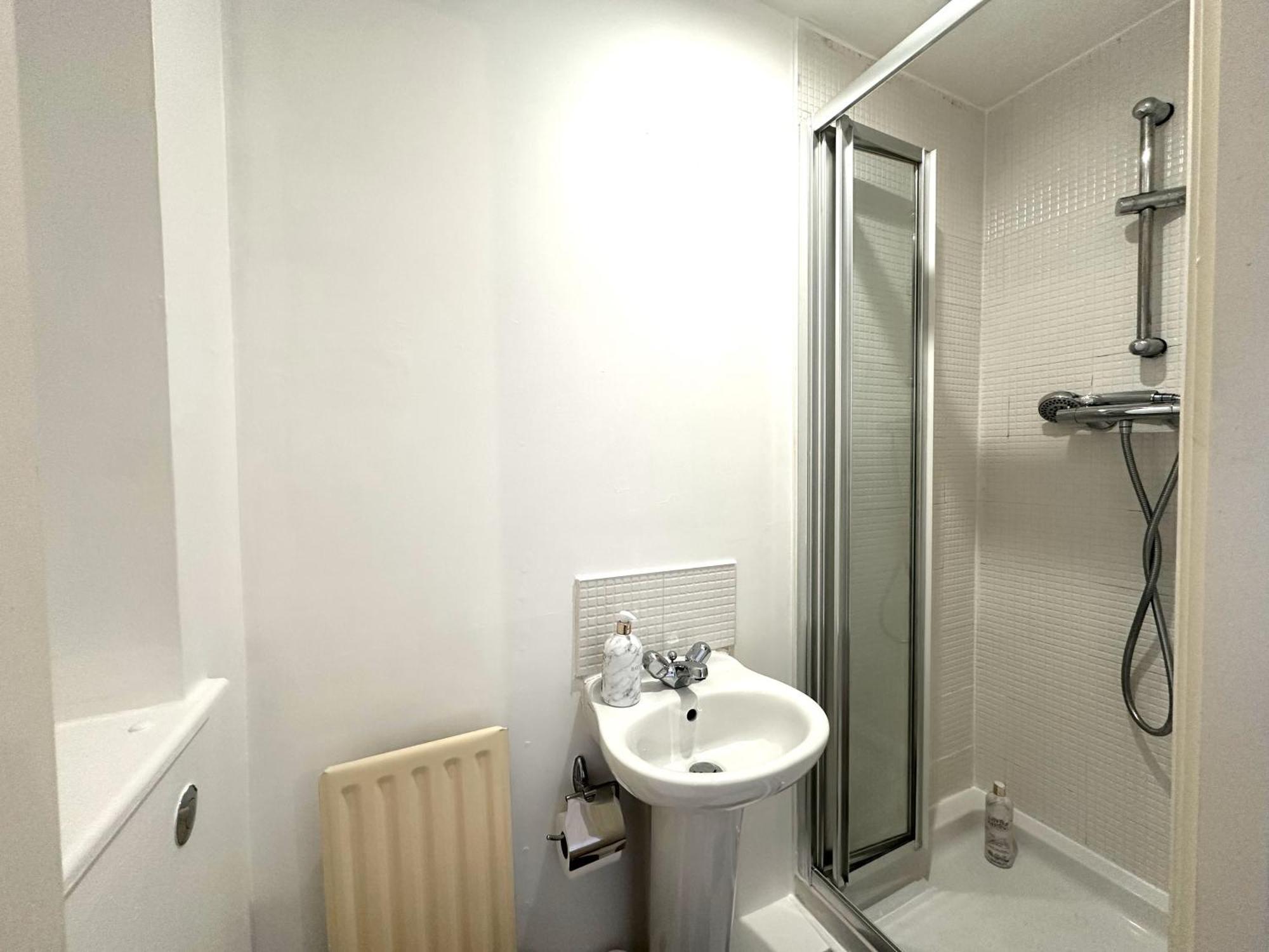 Private Room With En-Suite And Parking In Shared Flat Glasgow Buitenkant foto